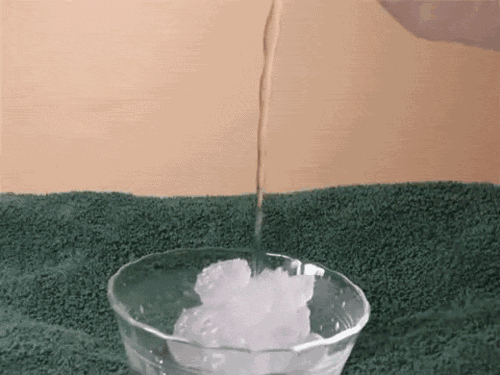 热水倒出来是酱紫的：